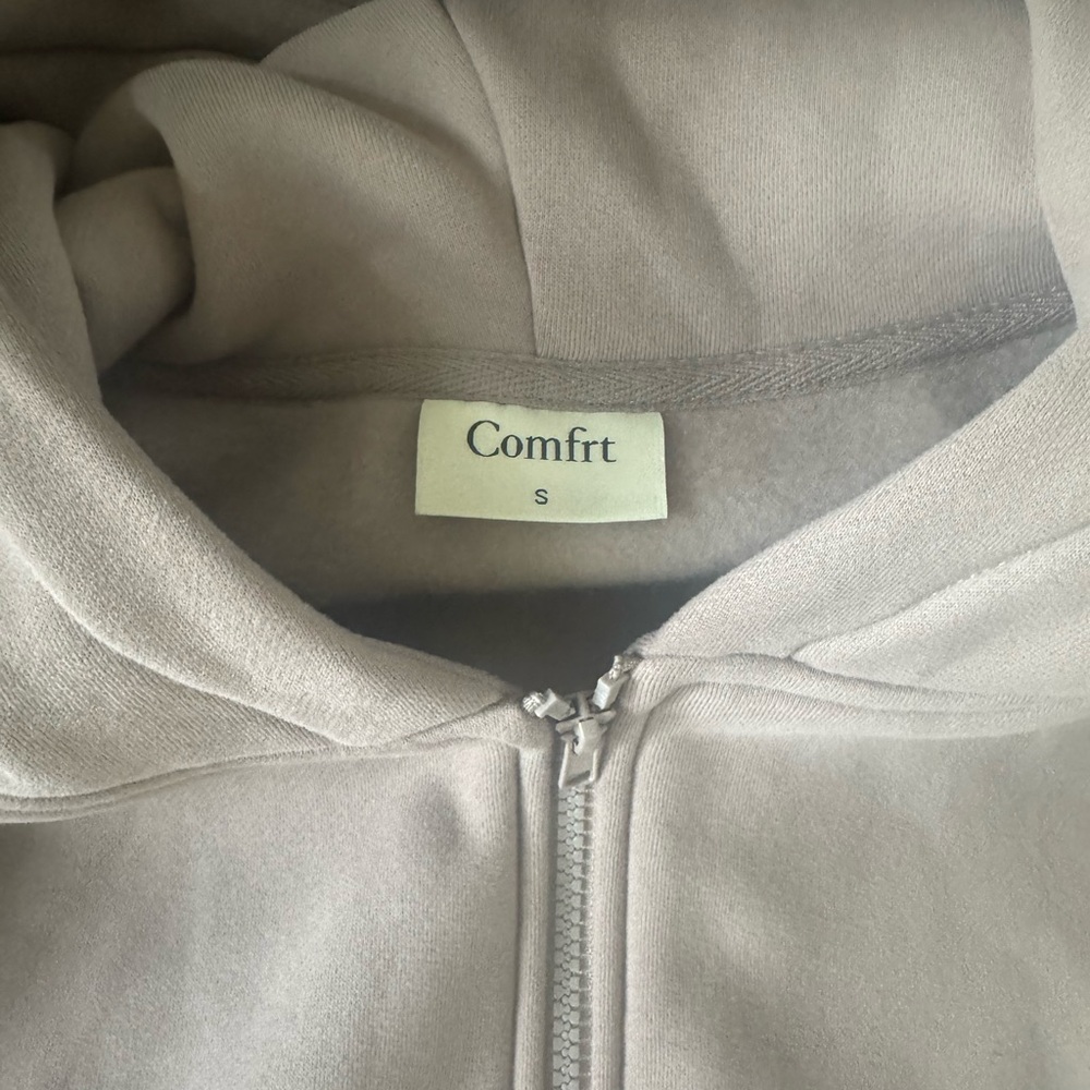Comfrt Travel Essentials Unisex Zip-Up Hoodie in Bark NWOT
